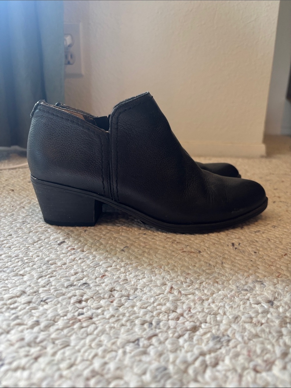 Naturalizer Black Leather Heeled Ankle Boots